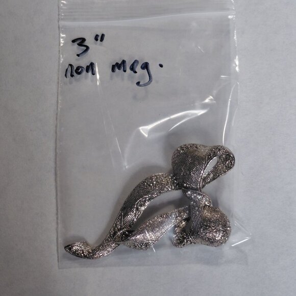 Sparkly marcasite bow pin - Picture 5 of 5